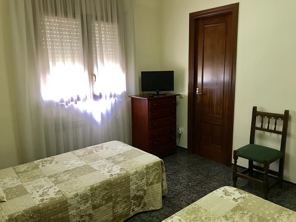 Hostal El Violi Кардона Экстерьер фото