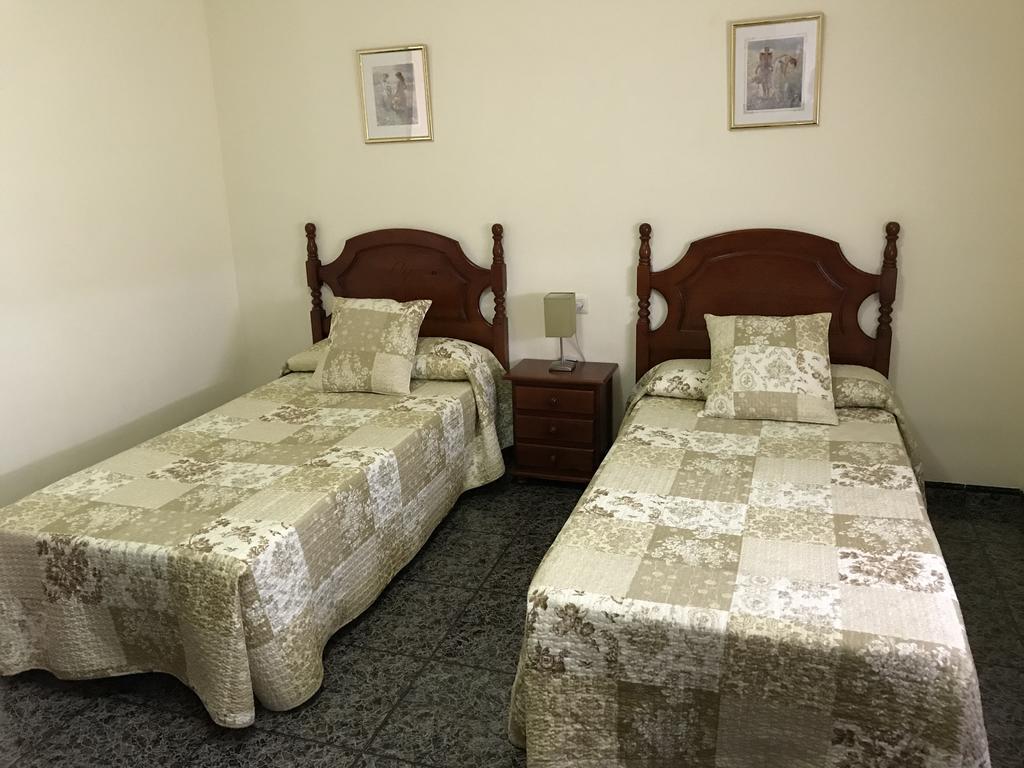 Hostal El Violi Кардона Экстерьер фото