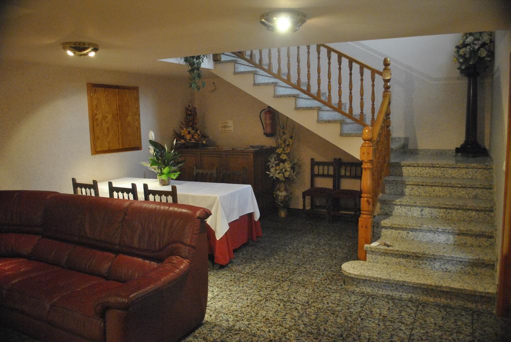 Hostal El Violi Кардона Экстерьер фото